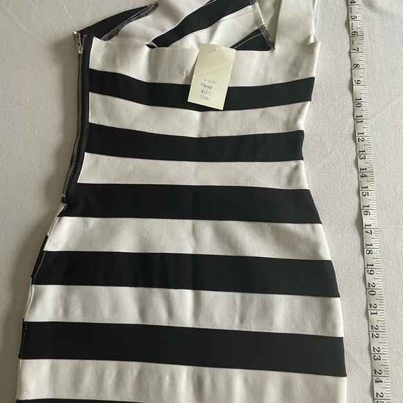 New black and white body on dress - Picture 1 of 4